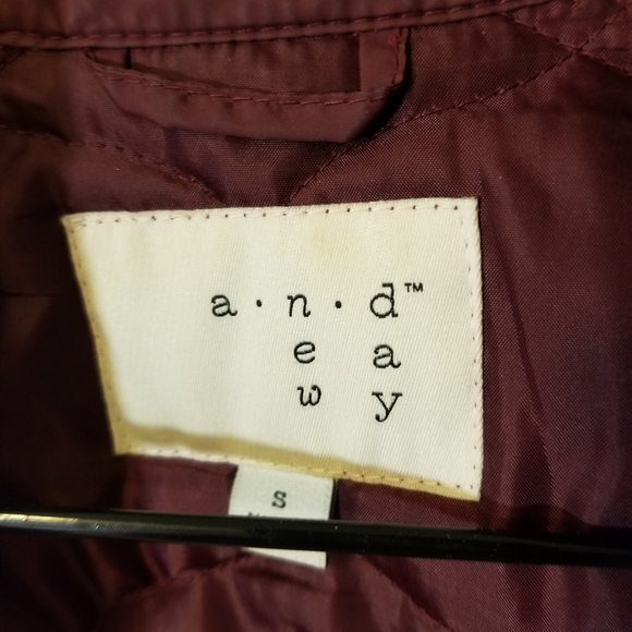 Maroon Light Puffer Jacket - Picture 4 of 7